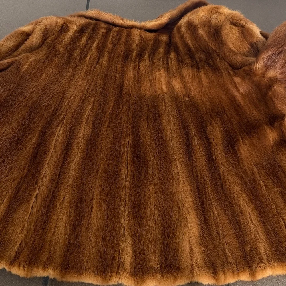 Luxurious Vintage Genuine Fur Coat - Picture 2 of 15